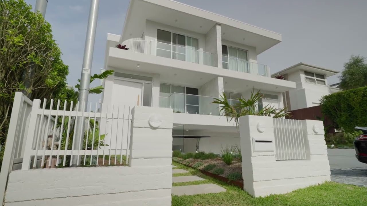 Cronulla Home Elevator White Mediterranean style coastal home in Cronulla with an A Series home elevator